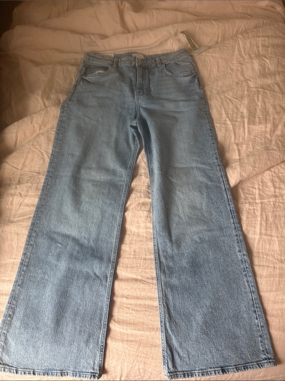 H&M jeans
Never worn
New with tags
Size 12 but fits like a 10